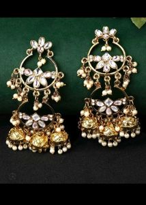Elegant Kundan & Pearl Jhumka Earrings