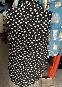 Chic Black &amp; White Heart Print Sleeveless Top