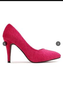DressBerry Velvet Pumps