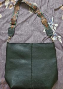 BRAND NEW Medium sized shoulder Bag