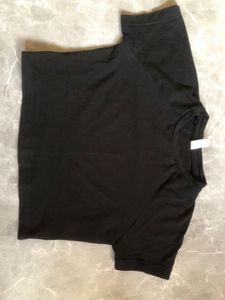 Fitted Black Crop Tshirt