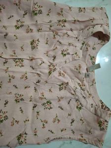 Cute peachy pink top