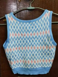 Urbanic Cropped Knit Blue Pattern Top