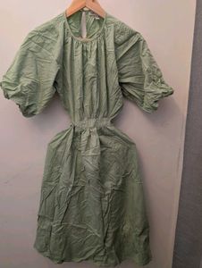 Flowy Midi Dress with Puff Sleeves