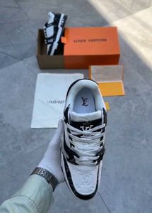 Louis Vuitton Black/White Monogram Sneakers