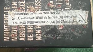 HUDA BEAUTY Easy Bake Loose Baking &amp; Setting Powde