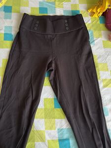 Chic High-Waisted Black Jegging Pant