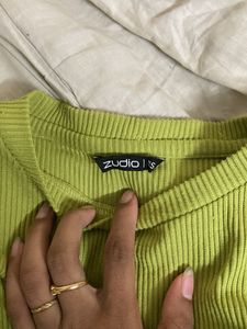SALE ‼️‼️Lime Green Ruched Long Sleeve Top