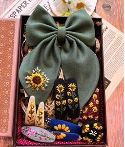 Sunflower Hair Accessories Set hamper