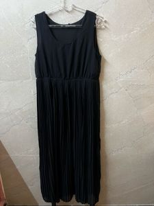 Elegant Black Pleated Ankle-Length Maxi Dress