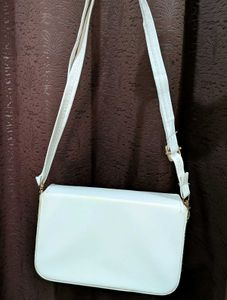 Chic White Textured Crossbody Bag