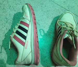 Radeon Lightweight Breathable Sports shoes