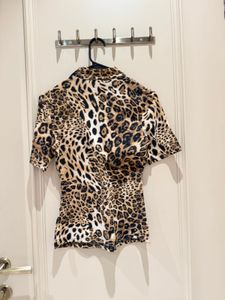 Chic Leopard Print Mock Neck Top