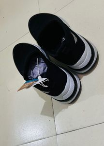 Red tape Stylish Black Slip-On Sneakers