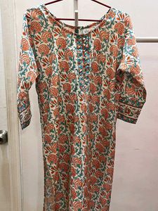 Beautiful Floral Print Kurta size L
