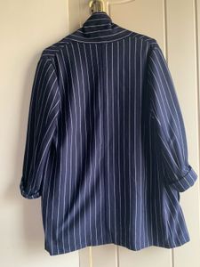 Jacket/shrug/overcoat