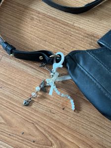{KEYCHAIN INCLUDED} Chic Black Crossbody Bag