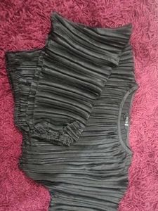 Chic Black Ruched crop Top