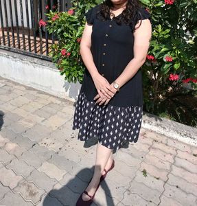 Chic Black &amp; White Printed Midi Dress