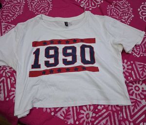 H&amp;M White Cropped T-Shirt with '1990' Graphic