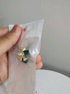 Bow Emerald Stud Earrings