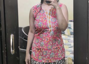 Pink Floral Print Sleeveless Kurta
