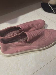 Comfy Rose Knit Slip-On Sneakers