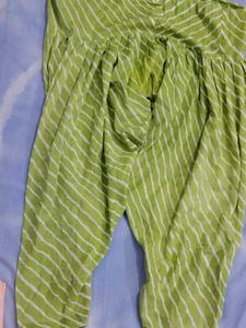Green Tie-Dye Kurta with Embellished Neck