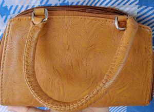 Branded SAMSONITE Cute Leather Handbag