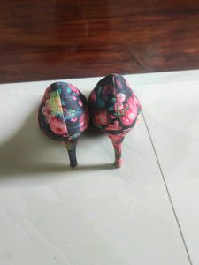 Floral Fioni Pointed Toe Heels