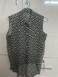 Sleeveless Geometric Print Blouse