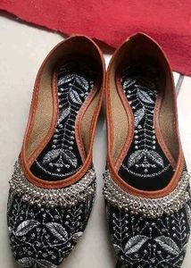 Embroidered Black Mojari Flats