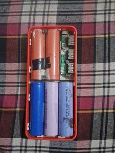 non working DIY Power Bank with Multiple Batteries