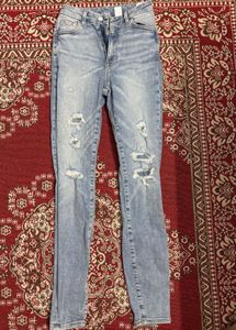 Light Wash Ripped Jeans