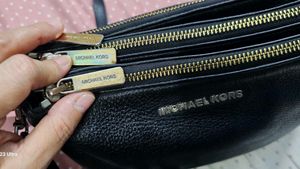 Michael Kors Jet Set Travel Crossbody Bag