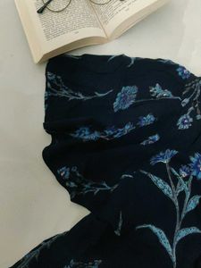 Navy Blue Floral Print Top🌼💙