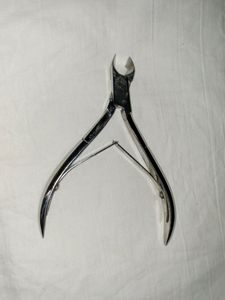Stainless Steel Pincer                                                                          Used To Clean Nails And Also For Mani And Pedicure Purpose And For Minute Cutting ✂