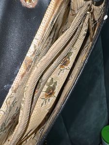 Chic Black Croc Embossed Chain Bag