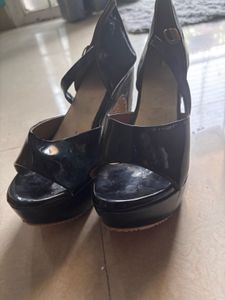 Chic Black Patent Platform Heels