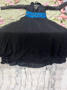 Black Gown With Blue Belt Look