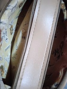 Stylish GUCCI Shoulder Bag