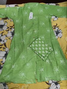 Beautiful Green Kurta Set with Floral Print