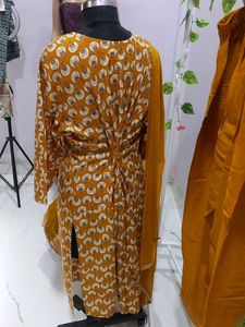 Very graceful Brand New Suit Set