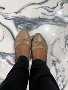 Nude synthetic leather flat bellies
