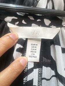 H&amp;M Black &amp; White Floral Blouse
