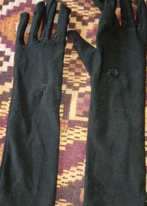 Hand Gloves In Use For Abaya