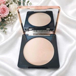 Manish Malhotra Compact Powder Neutral champagne
