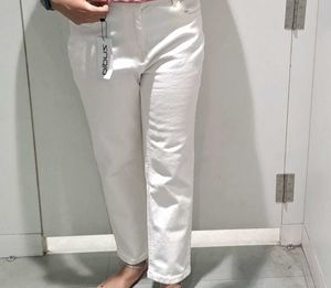 Off White Mom fit Jeans