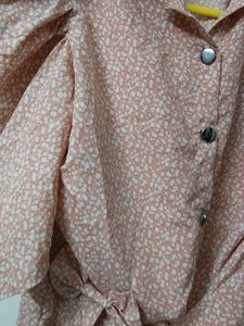Chic Pink Floral Print Tie-Front Top