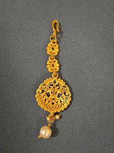Exquisite Gold Maang Tikka with Pearls